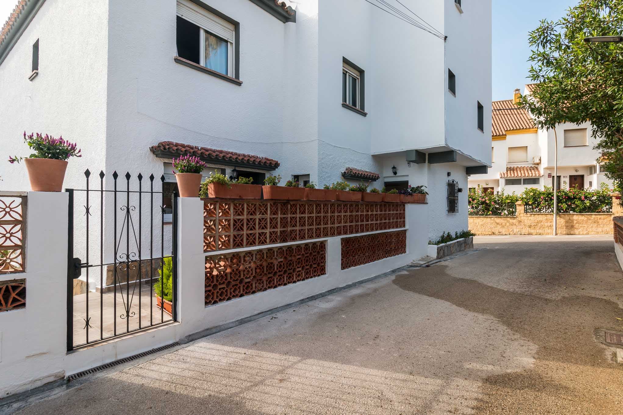 Back entrance to La Torre de la Chullera