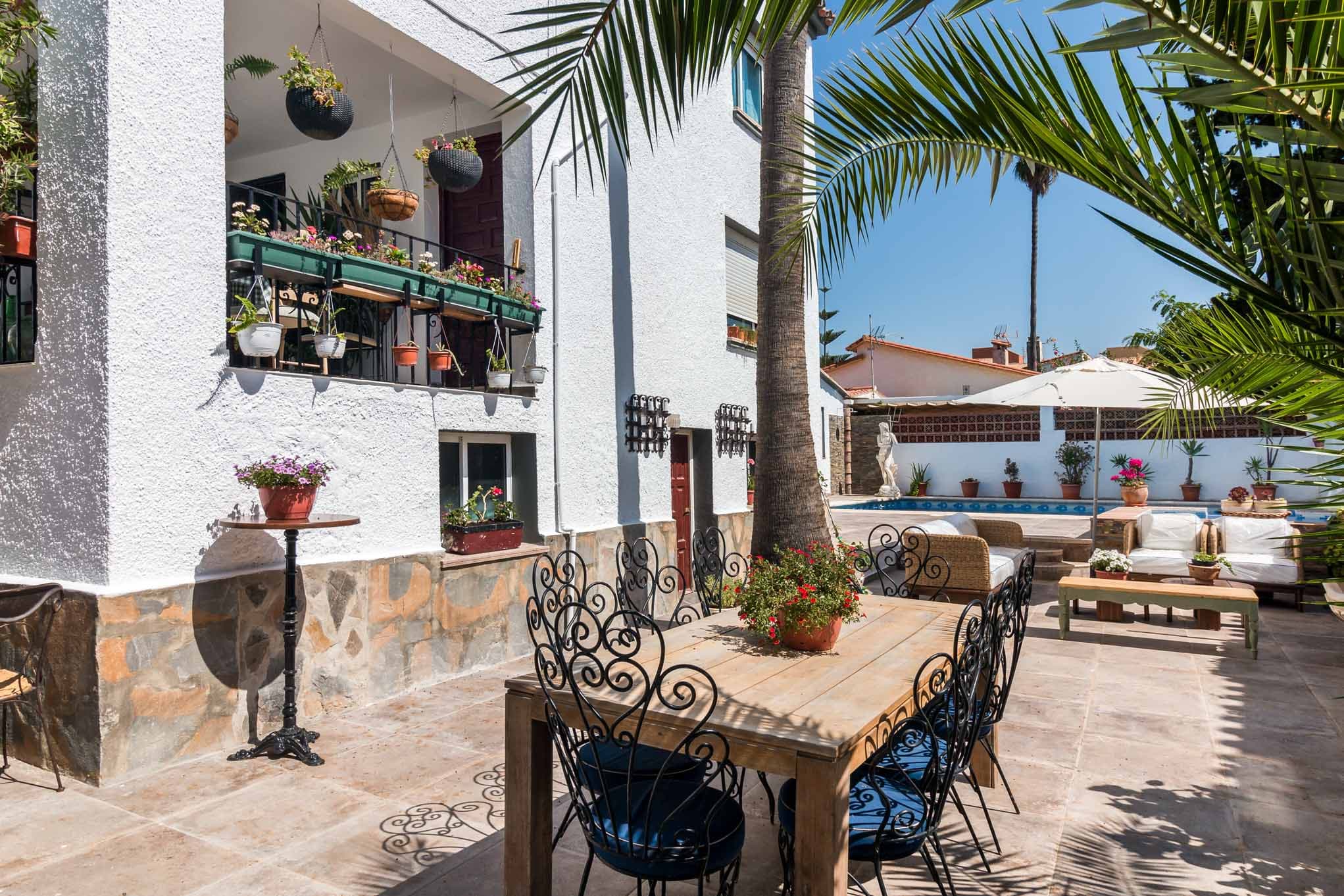 La Torre de la Chullera garden dining area